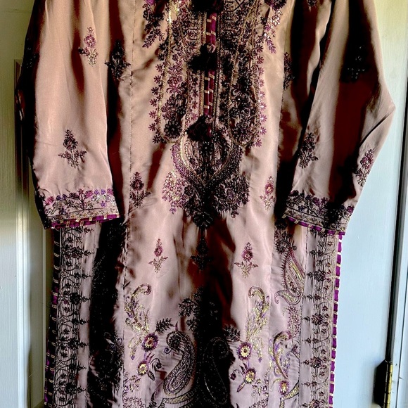 Pakistani Designer’s Asim Jofa 4 piece luxury fully embroidered suit - Picture 2 of 13